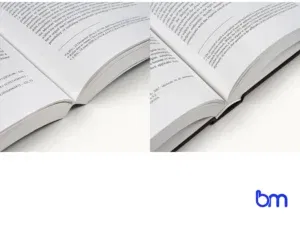 Vergelijking tussen softcover en hardcover boek, met zichtbare verschillen in rug, kaft en afwerking.