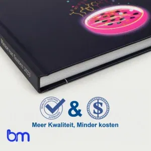 Afgewerkt hardcoverboek met kwaliteitslogo’s en de belofte: “Meer kwaliteit, minder kosten.”