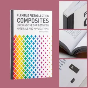 Studieboek met religieuze inhoud genaaid gebonden met matte cover en illustratie van handen in gebed