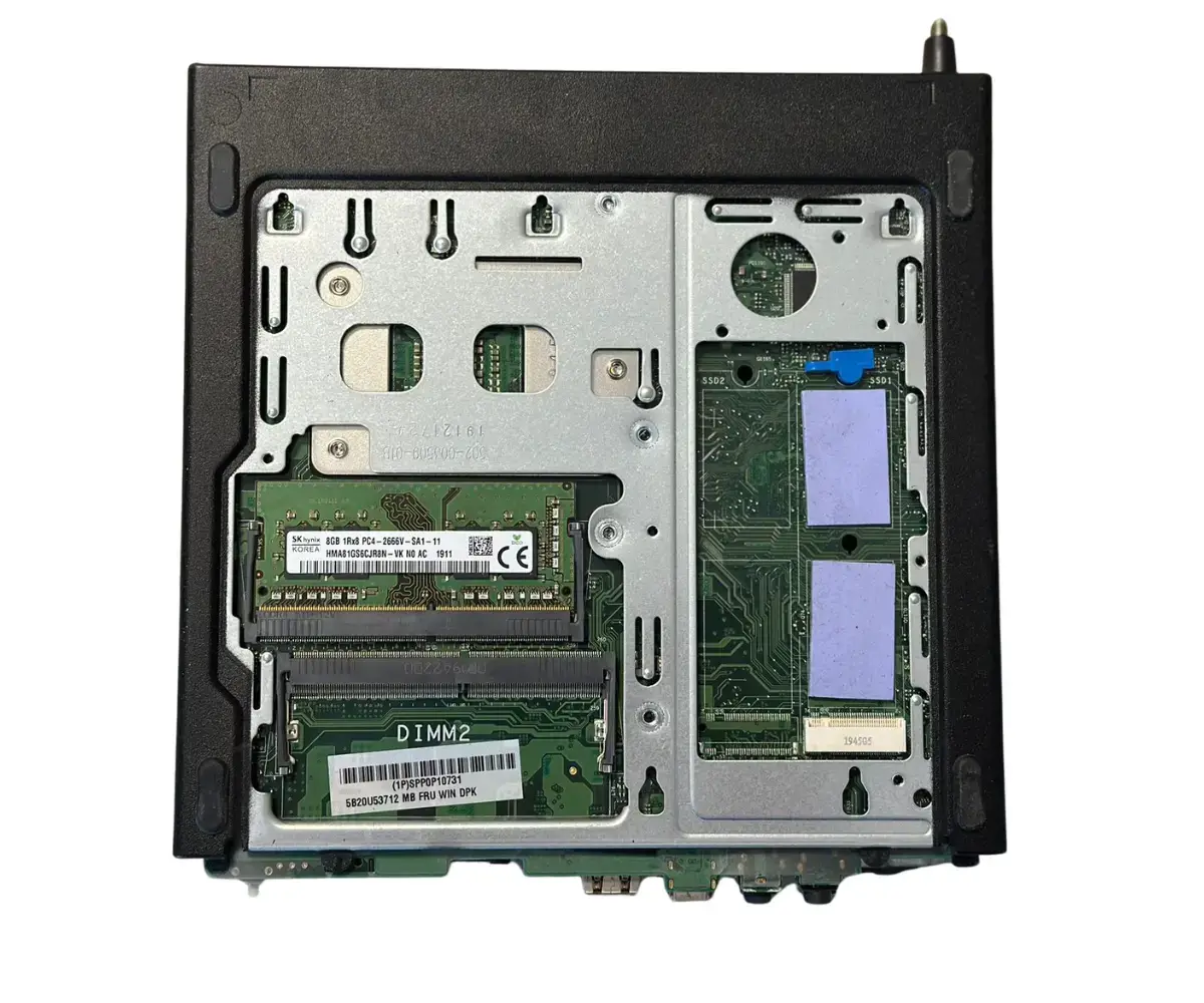 Lenovo ThinkCentre M720q onderkant