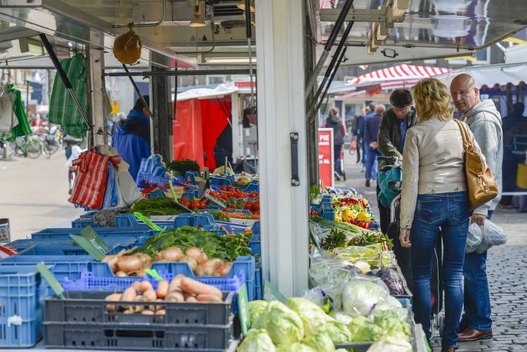 Nederlanders in problemen door inflatie, roep om compensatie middeninkomens