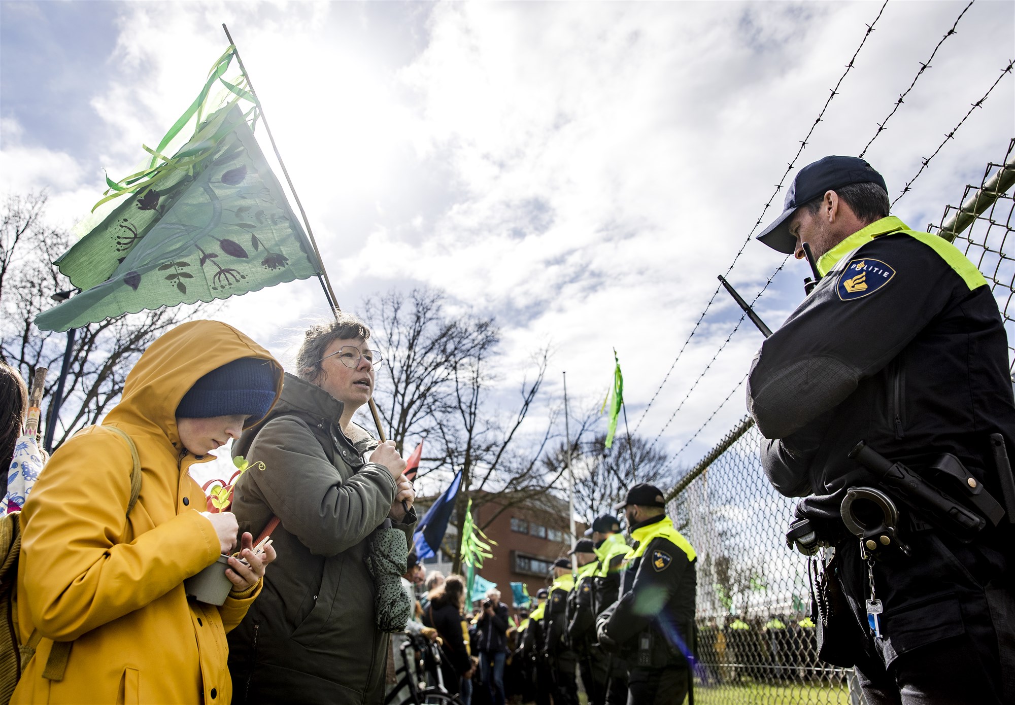Nederlander voor demonstratievrijheid, maar helft keurt preventieve arrestaties goed