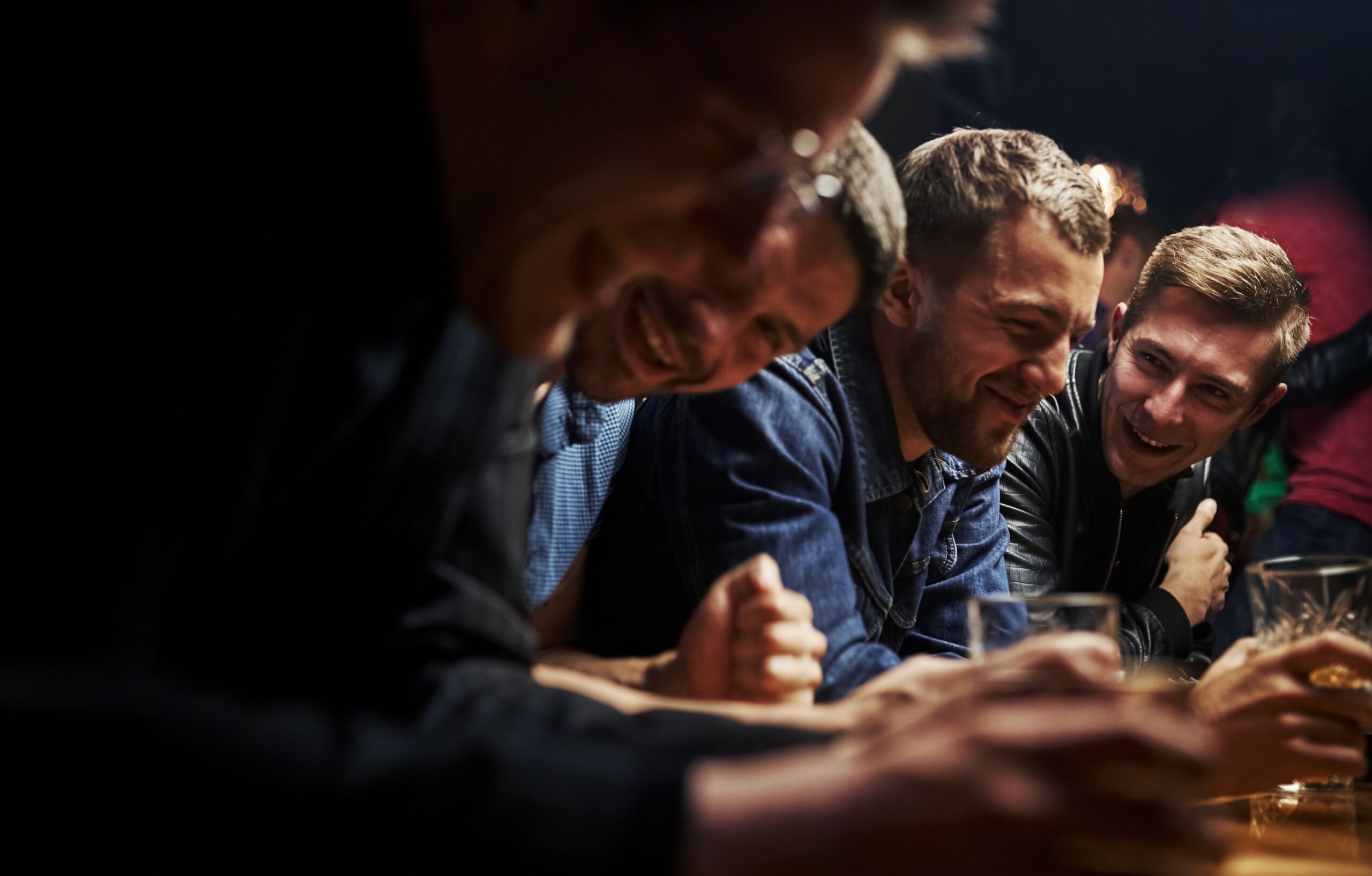 Mannen willen ingrijpen bij ongepast gedrag naar vrouwen, maar zwijgen toch