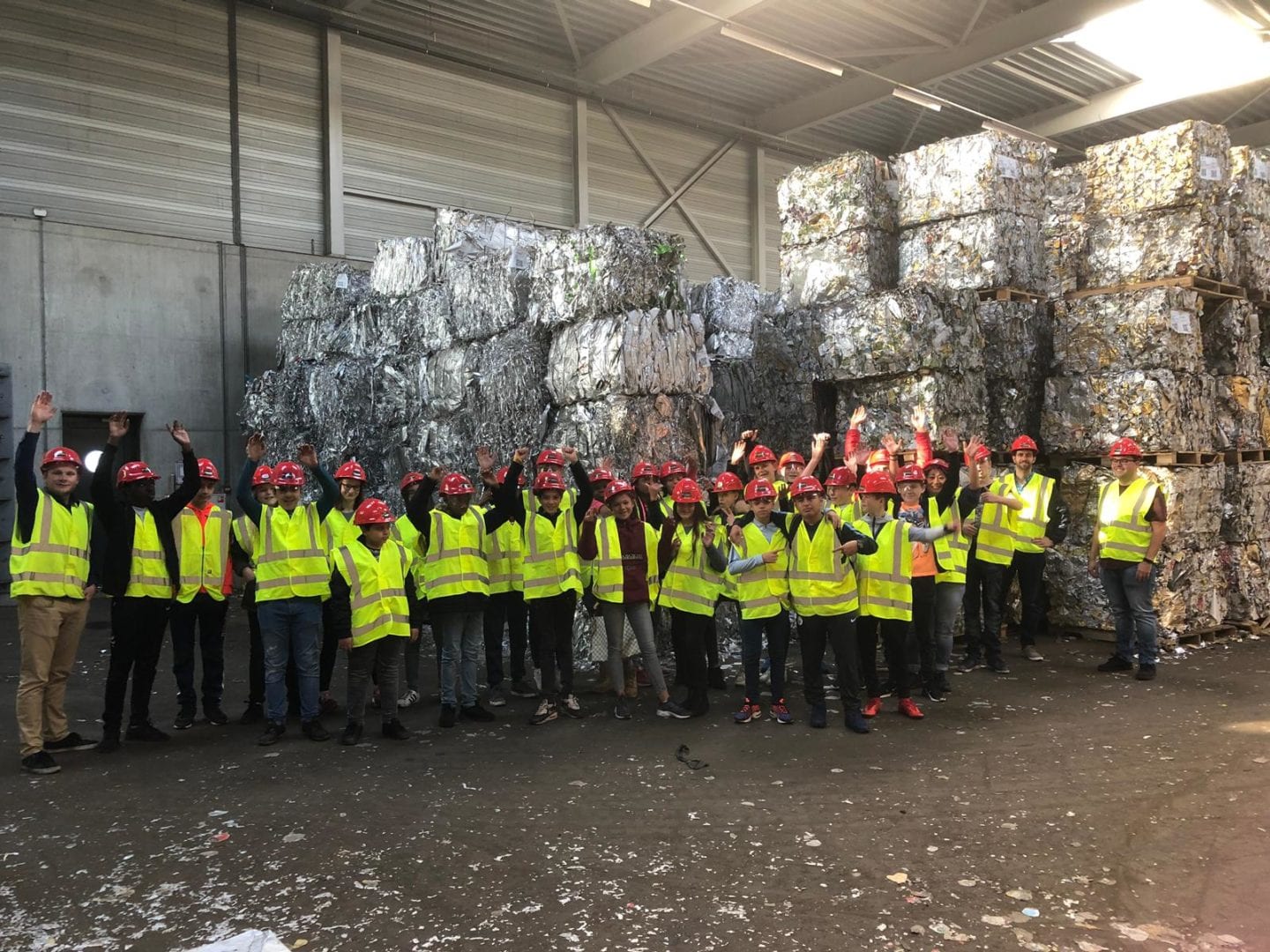 Op donderdag 18 oktober bezochten 30 leerlingen van het Lentiz College de ontmantelingswerf van Jansen Recycling Group in Vlaardingen.