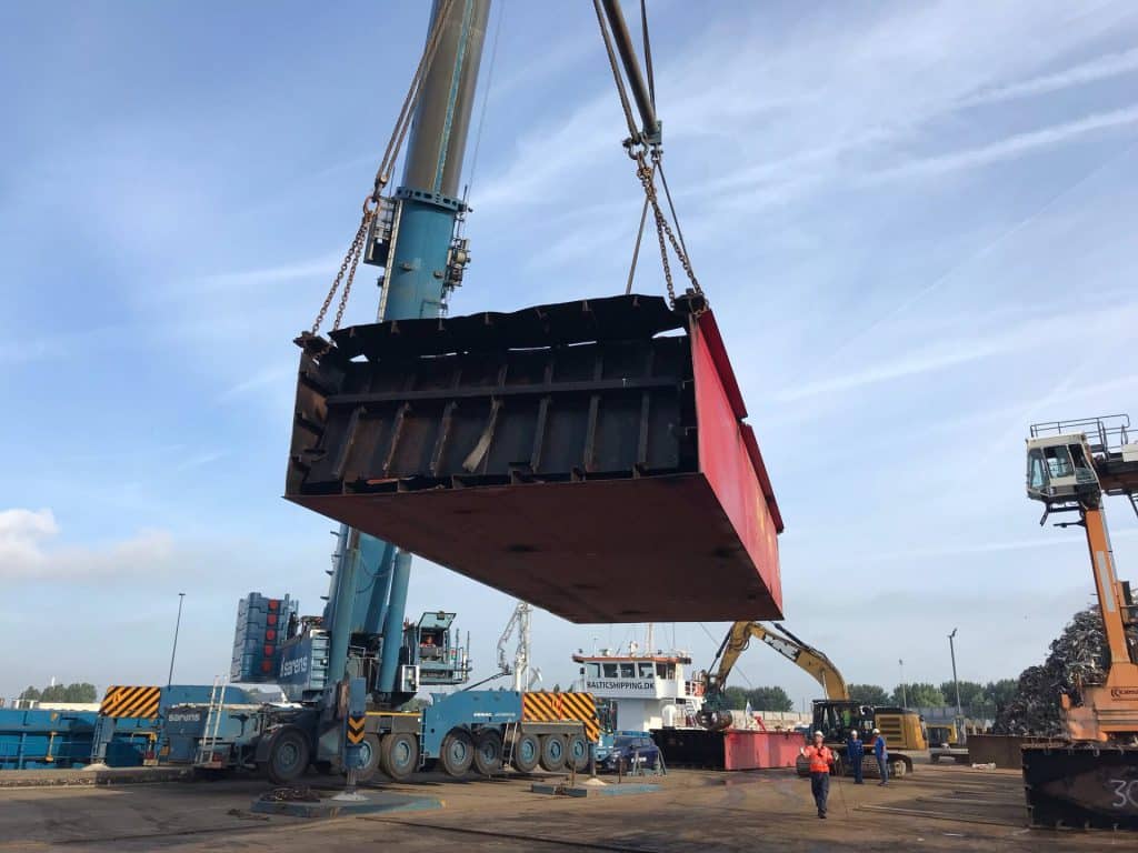 Onderdelen gedemonteerde containerkranen