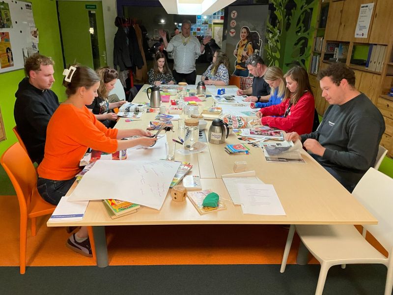 Samen Wijzer in: (Brain)Storm aan spel- en programma ideeën Spellen en activiteiten brainstormen