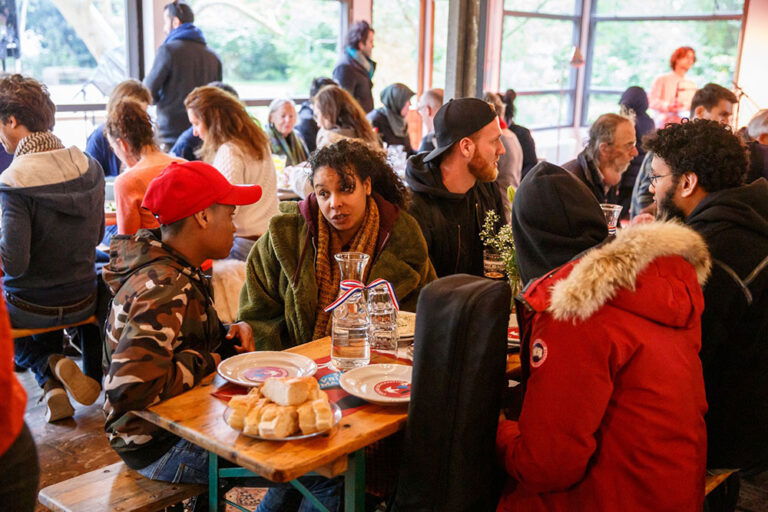 Organiseer jij een Vrijheidsmaaltijd op 5 mei 2026