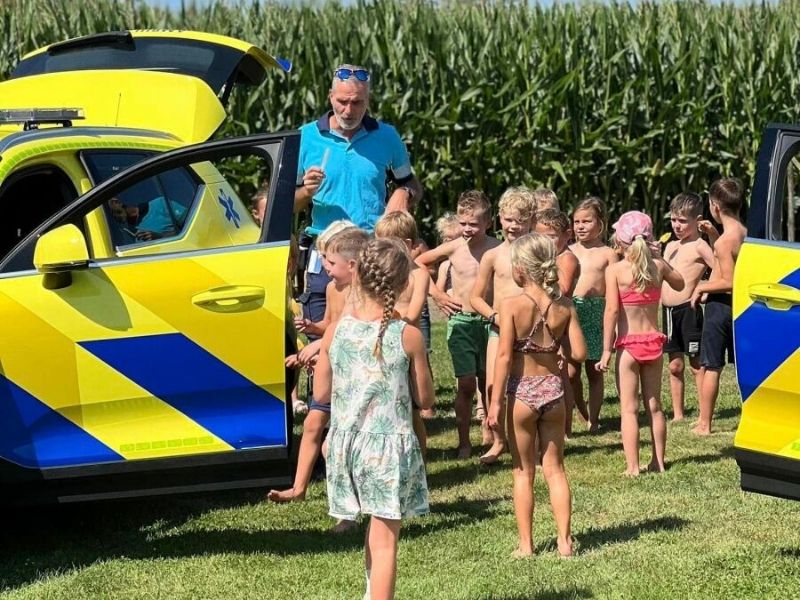 Jeugdwerk Limburg Politie, brandweer en ambulance uitnodigen - zo pakte KVW Baexem dat aan