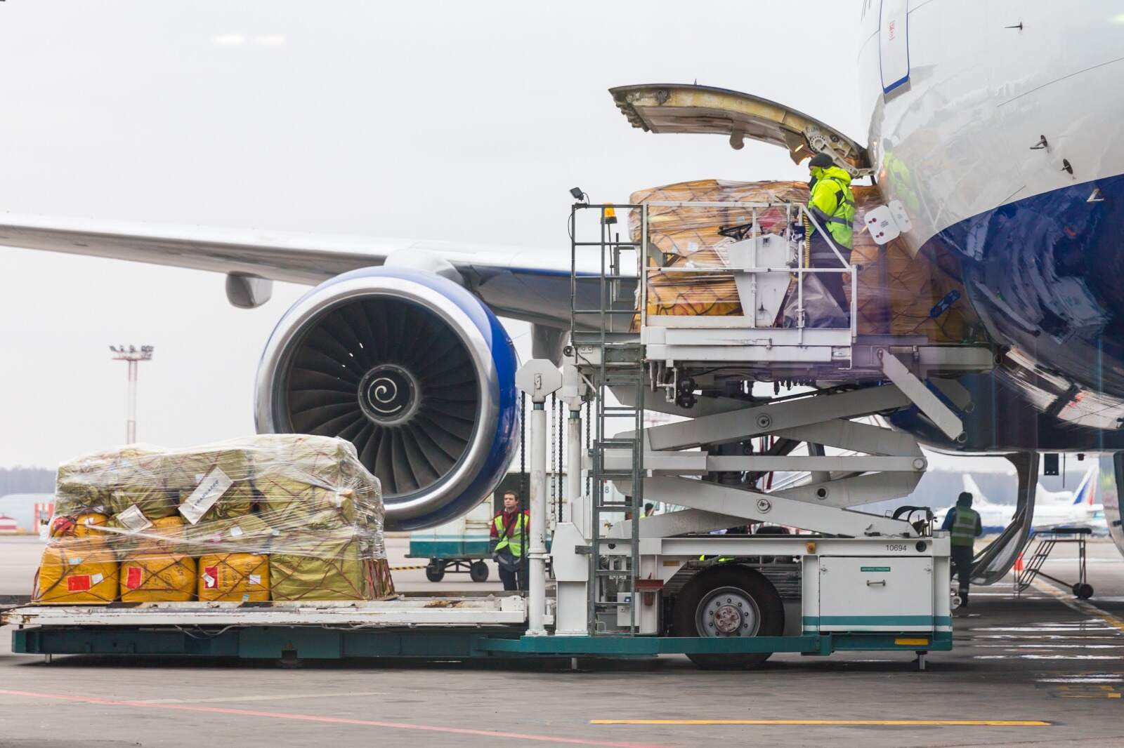 ronavis shipping forwarding air freight