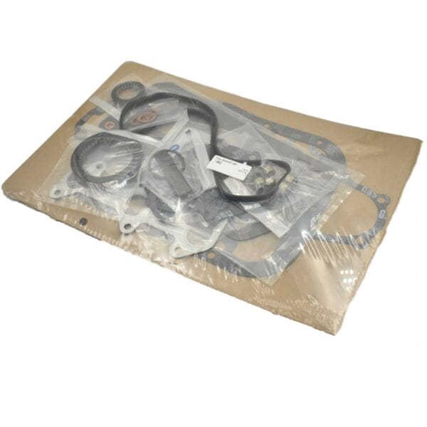 Pakking set Iseki Mitsubishi K3C TU1600 Landhope TU150 TU155 TU157 MT180 MT1601 K3C motorpakkingset compleet complete Inhoud set (onder andere) Koppakking Inlaat + uitlaat pakking Distributiepakking Klep seals Krukaskeerring voor en achter Carterpakking ect.