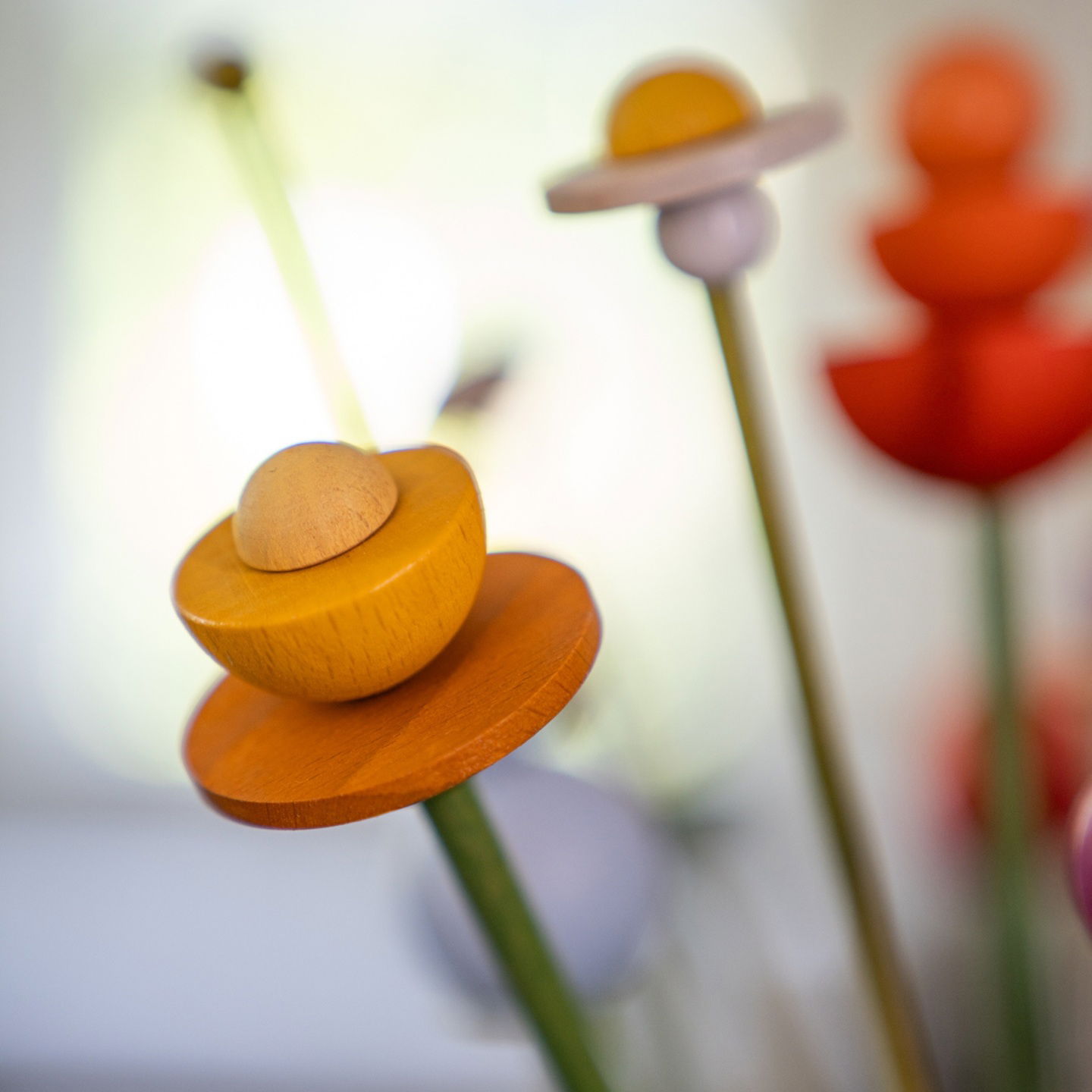 gele houten bloem uit het gemengde boeket