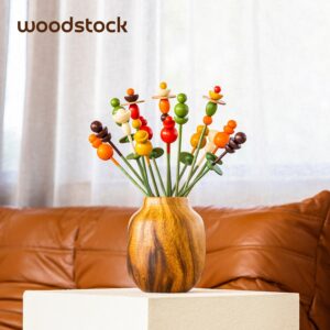houten boeket in retro stijl jaren 60 en 70 in een houtmotief vaas